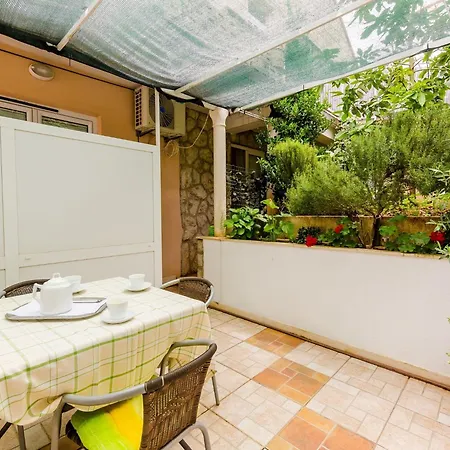 Captain - One Bedroom With Terrace 3 Adults Apartment